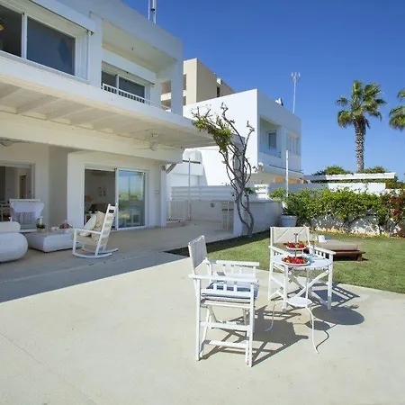 Enjoy The Beauty Of This Seafront 46 *