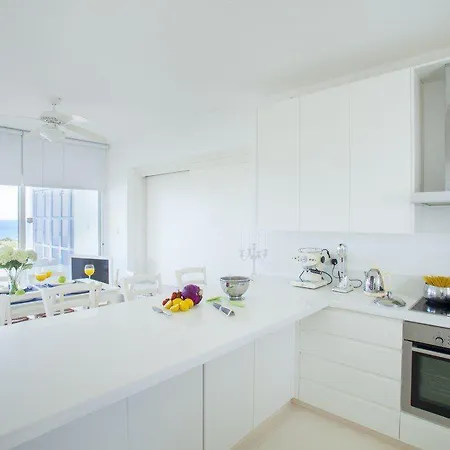 Enjoy The Beauty Of This Seafront 46 Вилла
